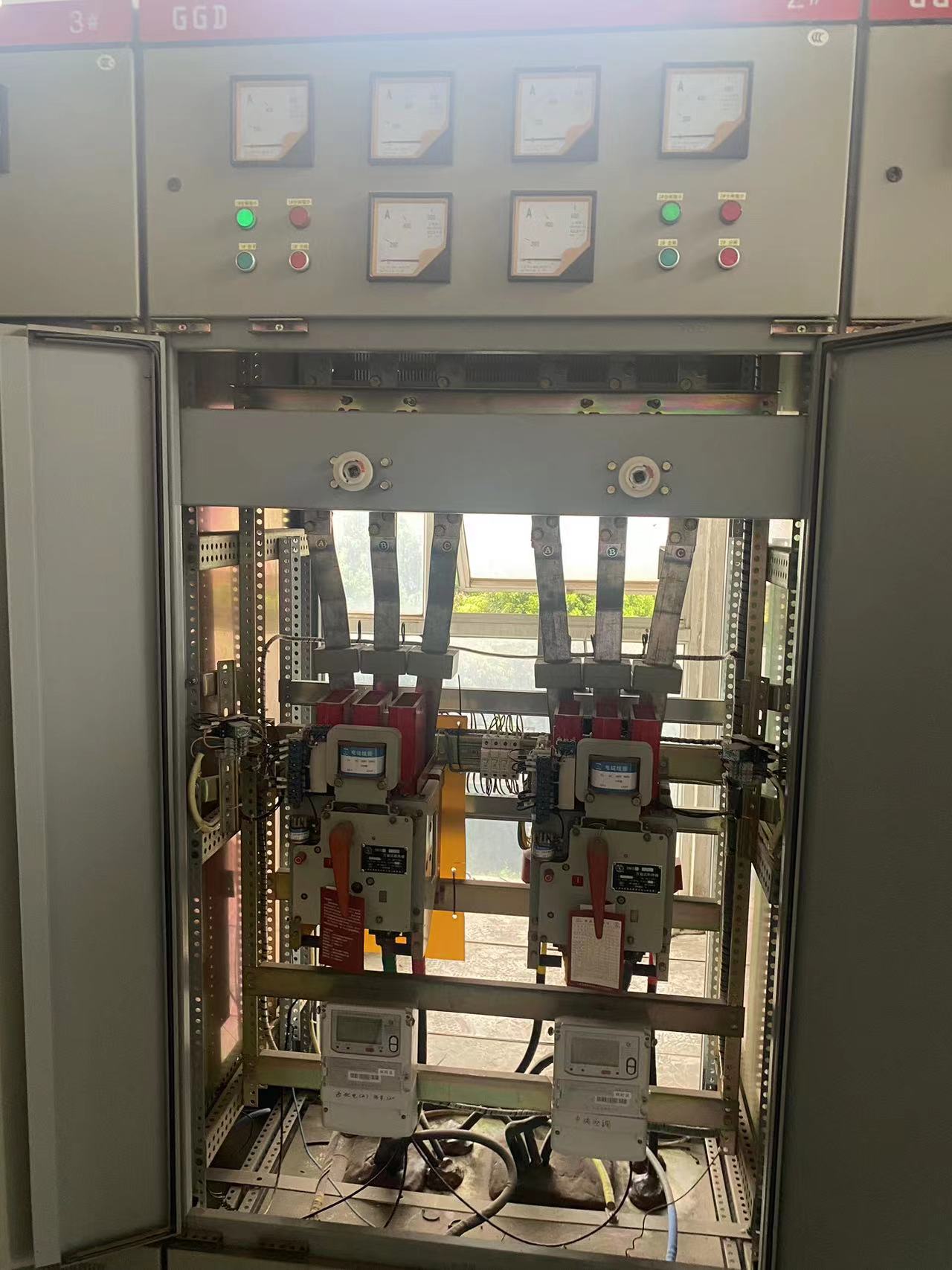 原DW15-630A，用CW3-1000A增容改造。